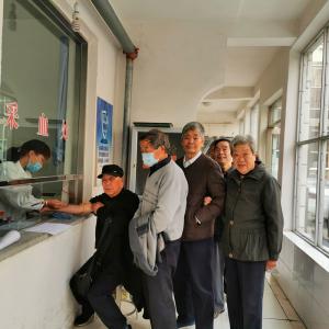 重陽敬老 情暖金秋——集團公司開展敬老助老、關愛老職工活動